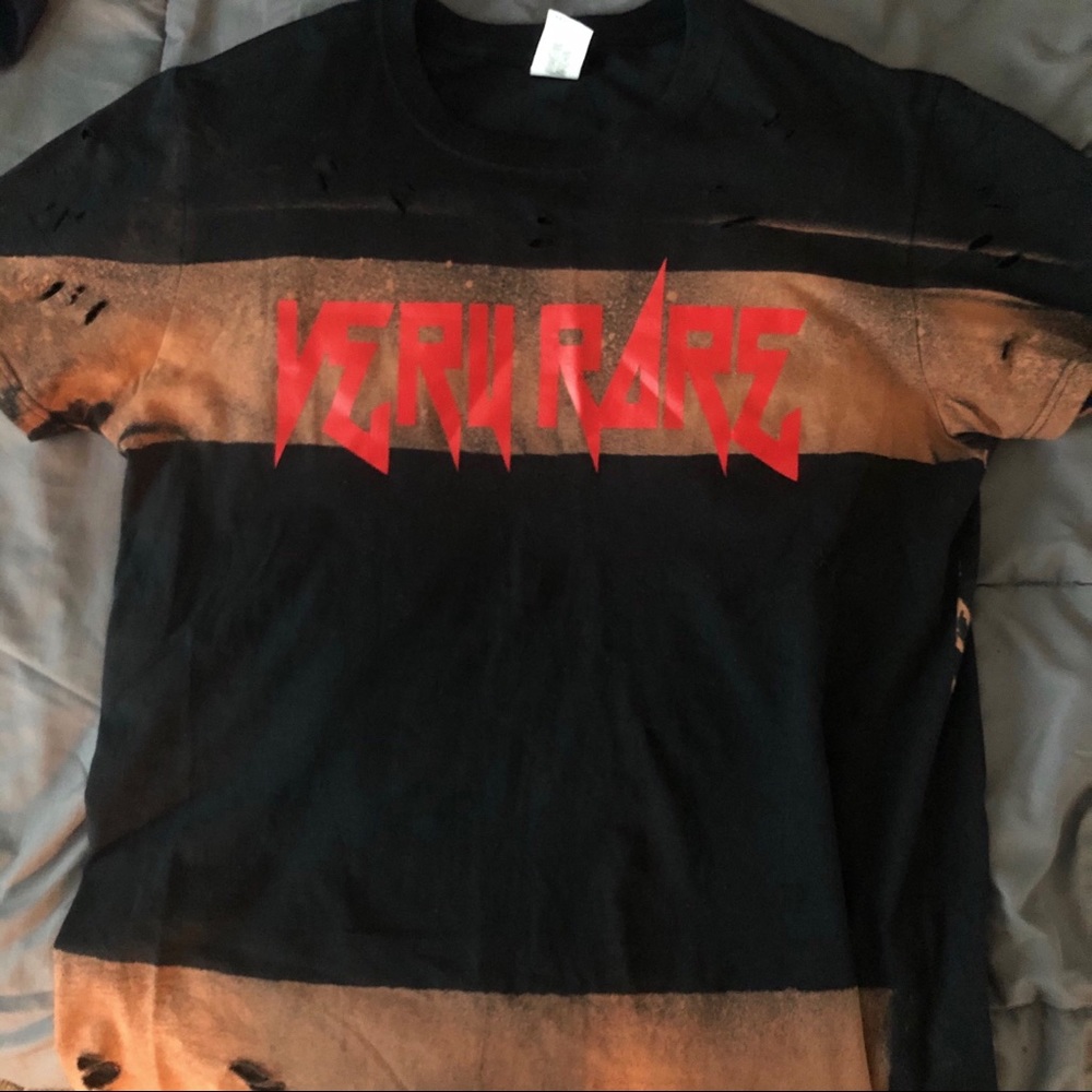Very Rare graphic Distressed Tee
